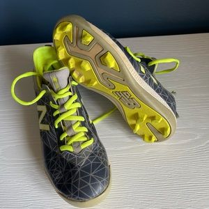 Youth softball cleats
